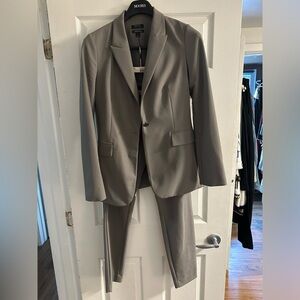Grey RW & Co suit in size 8